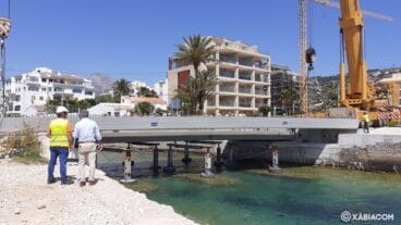 Trabajos de colocación de las vigas del Puente de Triana