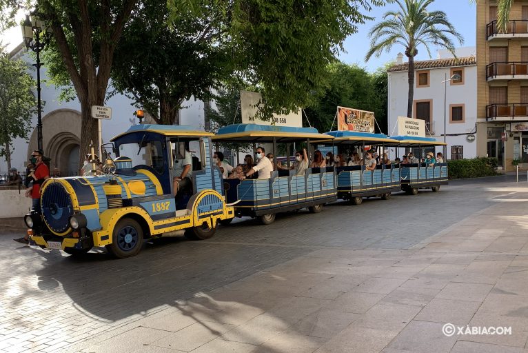 Tren Turístico en la parada del centro histórico