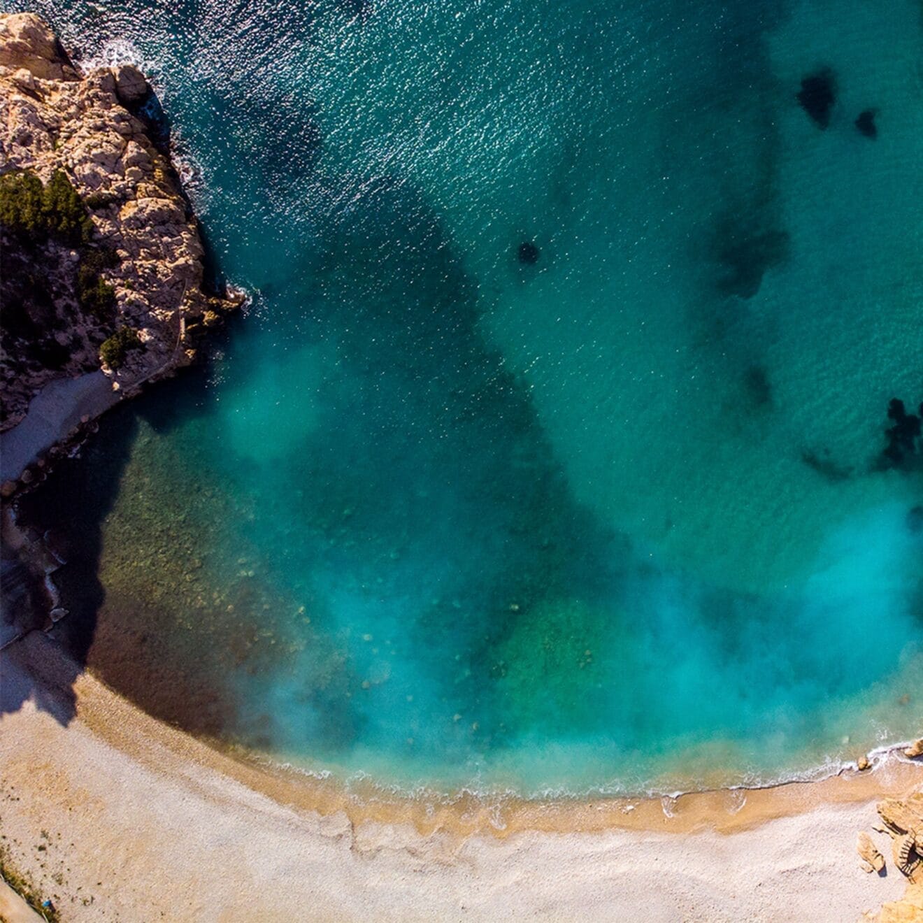 Vista cenital de la Cala Granadella - La Bandideta