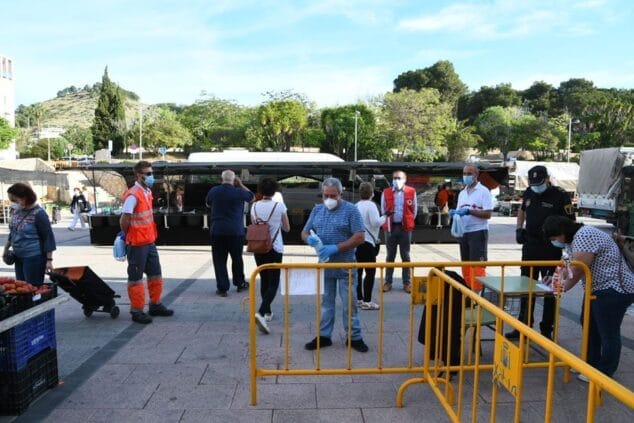 Imagen: Acceso al mercadillo de los jueves