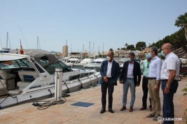 Arcadi España visita el Club Náutico de Jávea