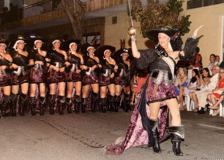 Cabo y escuadra de mujeres de la Filà Pirates de Sant Jaume