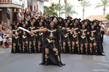 Cabo y escuadra de mujeres de la Filà Pirates de Sant Jaume
