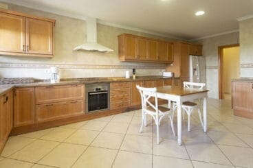 Cocina en una casa de vacaciones para diez personas en Jávea – MMC Property Services