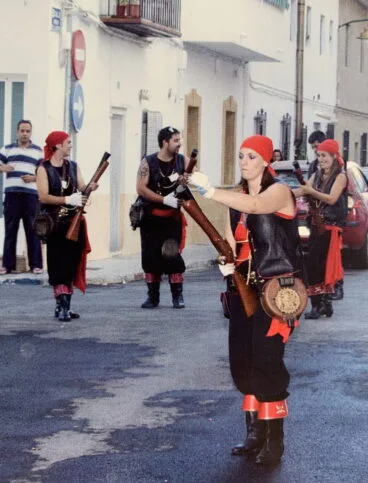 Componentes de la Filà Pirates de Sant Jaume en el alardo