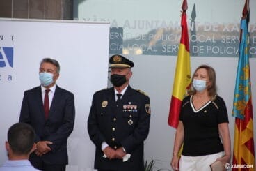 Cristóbal Buigues junto al alcalde  y concejala de Seguridad