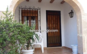 Entrada de un bugalow en venta en Jávea – Inmobiliaria Belen Quiroga