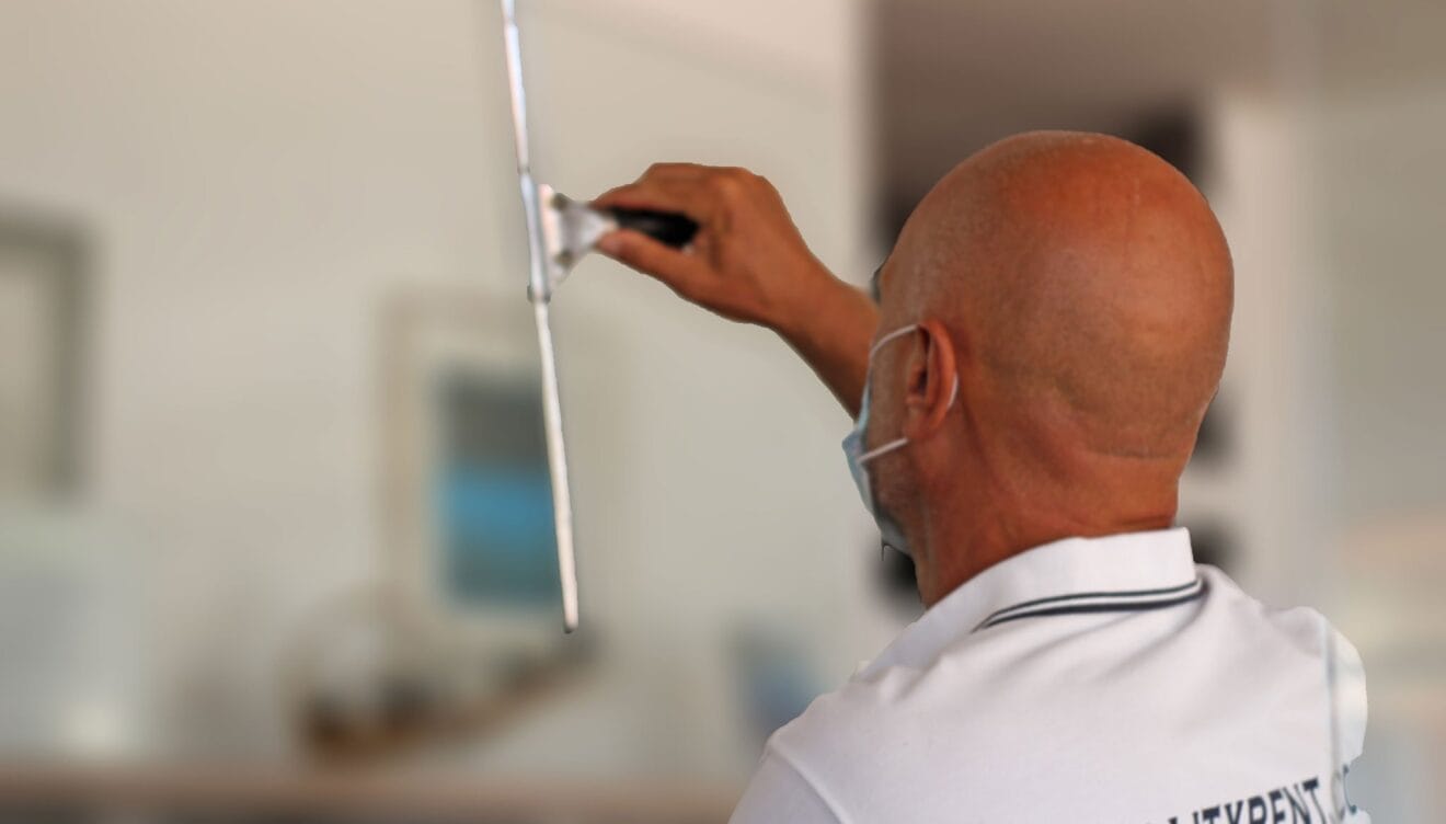 Equipo de limpieza de Quality Rent a Villa