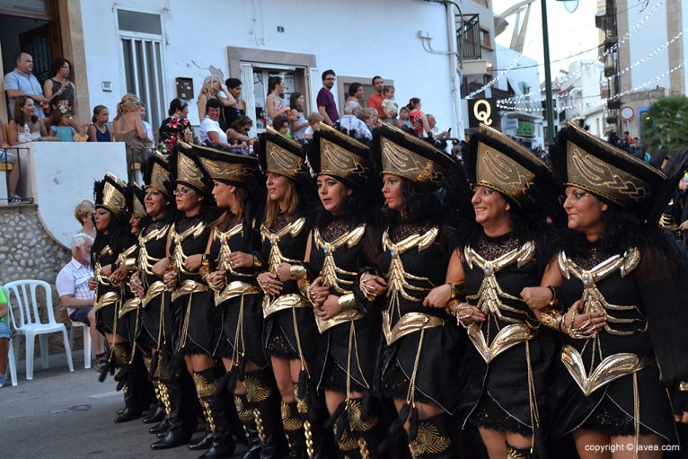 Escuadra de mujeres de la Filà Pirates de Sant Jaume