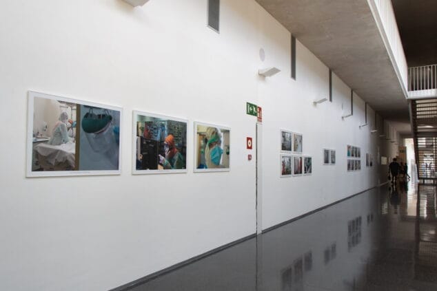 Imagen: Exposición sobre el coronavirus en el Hospital de Dénia