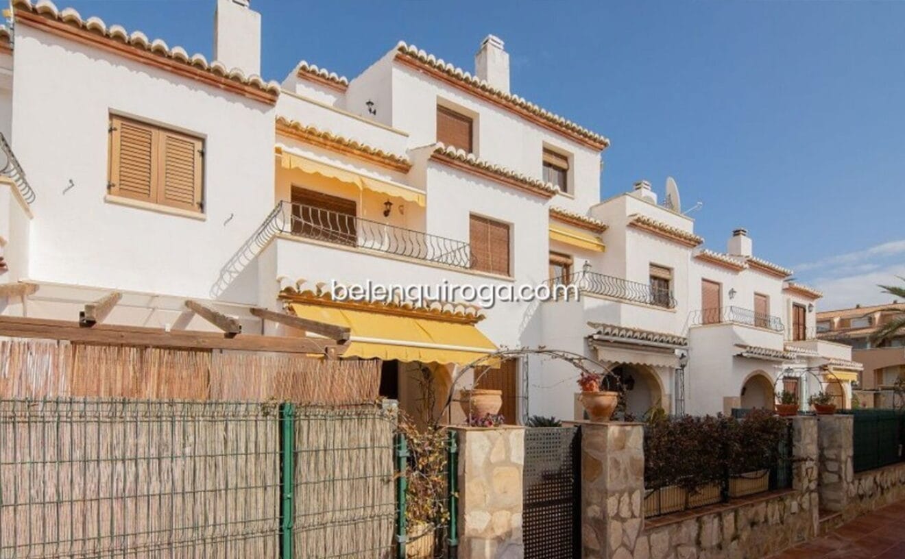 Fachada de un bugalow en venta en Jávea - Inmobiliaria Belen Quiroga