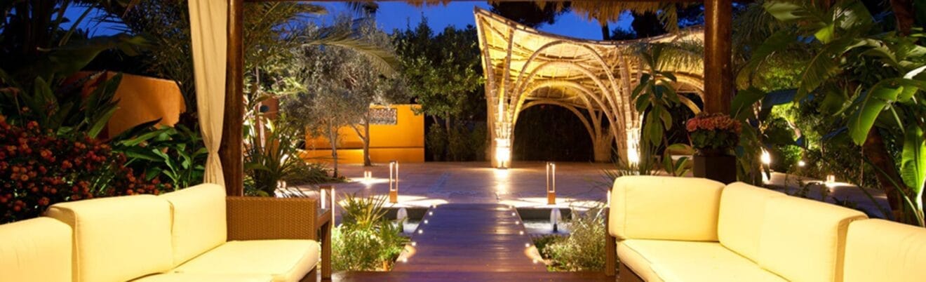 Imagen nocturna de Hotel Les Rotes