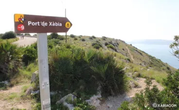 Señal de inicio del sendero hacia el puerto de Jávea desde el Cabo de San Antonio