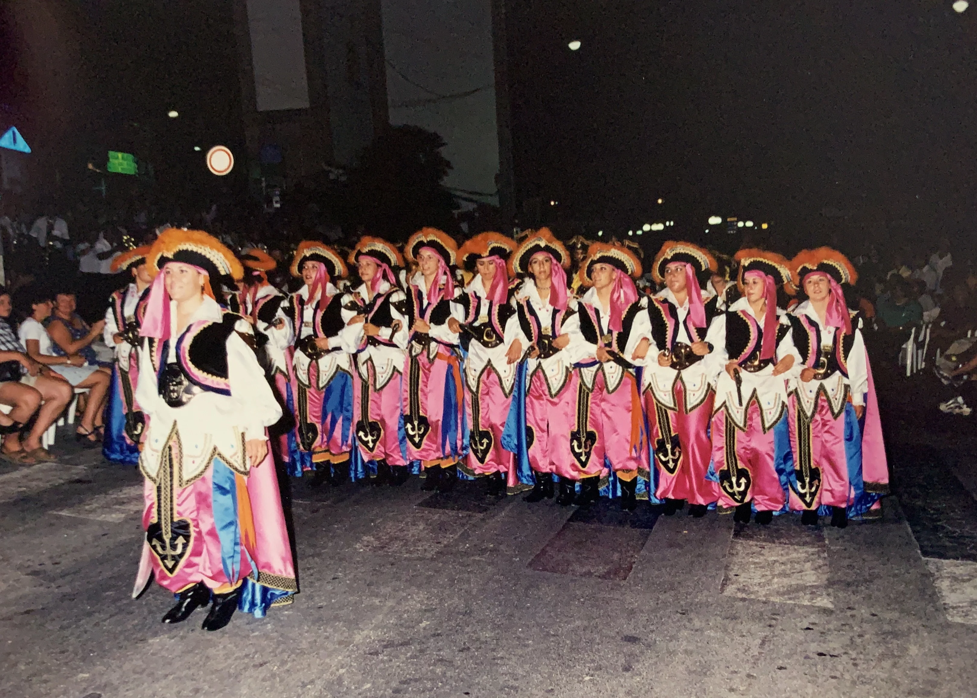 Inicios de la Filà en el desfile de 1999