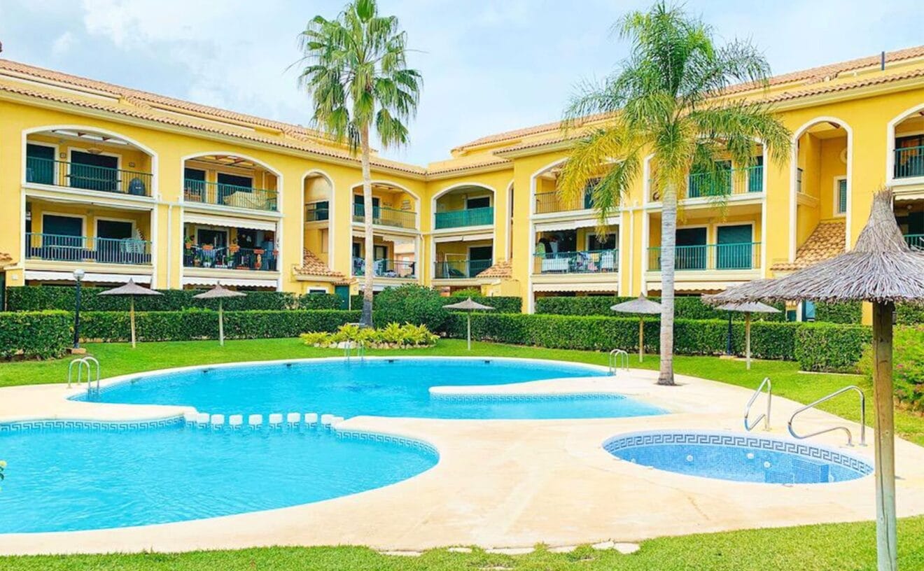Piscina en un lujoso ático dúplex en venta en Jávea - Atina Inmobiliaria