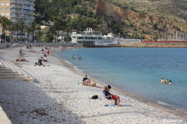Imagen: Playa de la Grava de Xàbia en la primera semana de julio de 2020