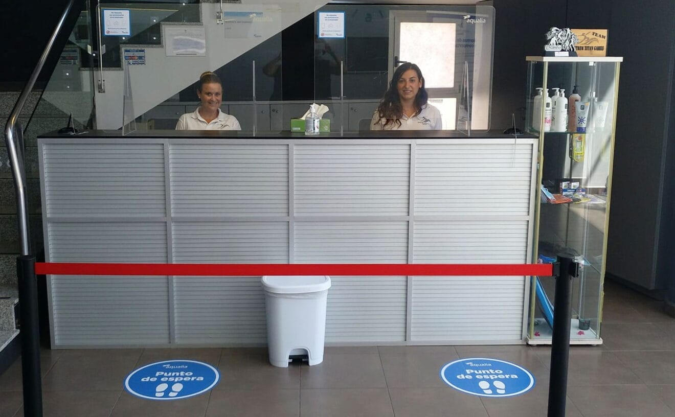 Recepción con medidas de seguridad en Centro Deportivo Dénia