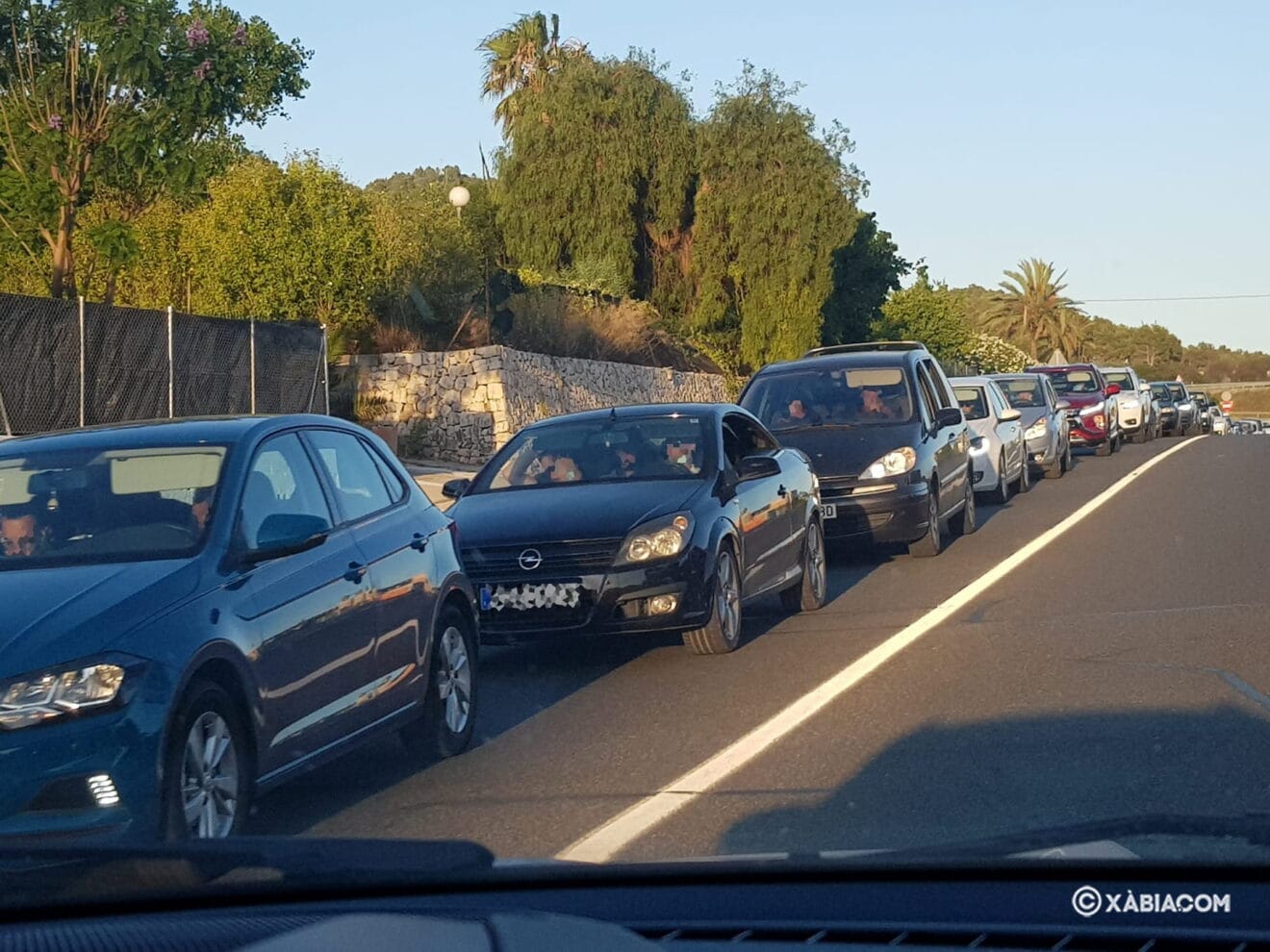 Retenciones en la carretera de la salida de la Marina Alta