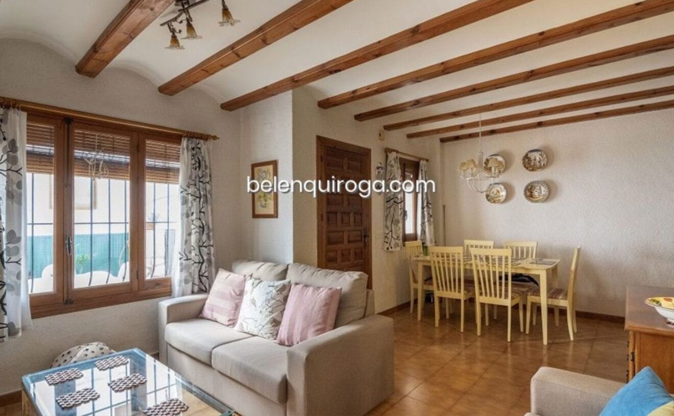 Salón de un bugalow en venta en Jávea - Inmobiliaria Belen Quiroga