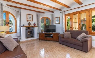 Salón de un chalet en venta en la zona de Entrepinos en Jávea – Vicens Ash Properties