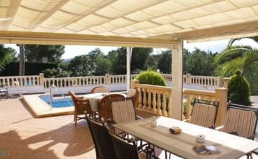 Terraza de un chalet en venta en la zona de Costa Nova en Jávea – Terramar Costa Blanca