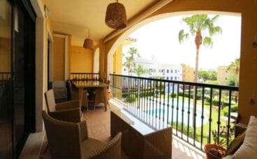 Terraza cubierta de un lujoso ático dúplex en venta en Jávea – Atina Inmobiliaria