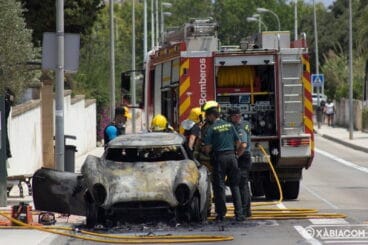 Vehículo incendiado