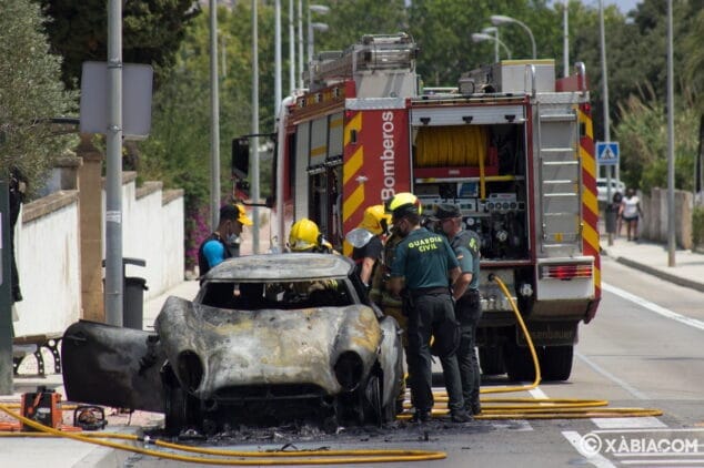 Imagen: Vehículo incendiado