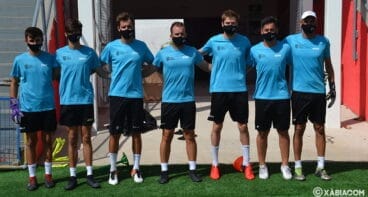 Adrián Ortolá con su equipo de trabajo