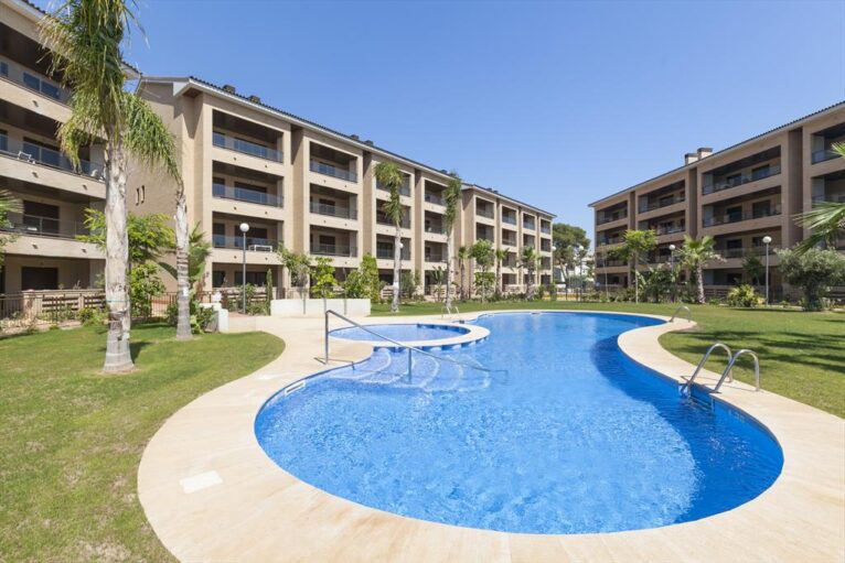 Apartamento con piscina - Quality Rent A Villa