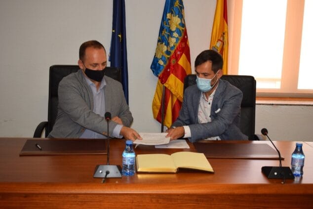 Imagen: Firma entre el Ayuntamiento y la Conselleria de Vivienda