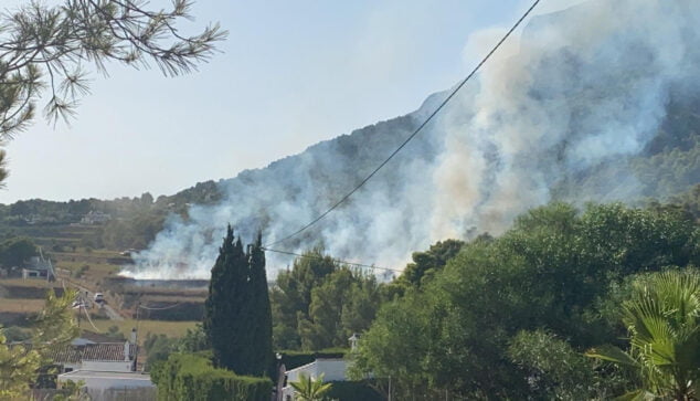 Imagen: Incendio en Huertos del Montgó