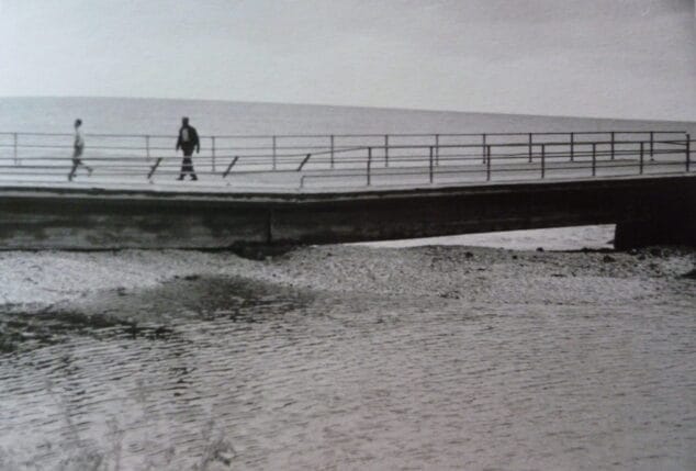 Imagen: Puente de Triana en 1957 tras la riada