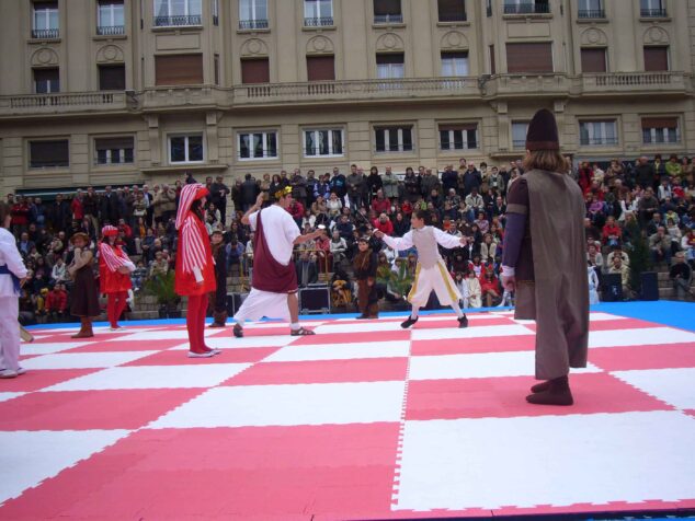 Imagen: Representación del ajedrez viviente en Vitoria