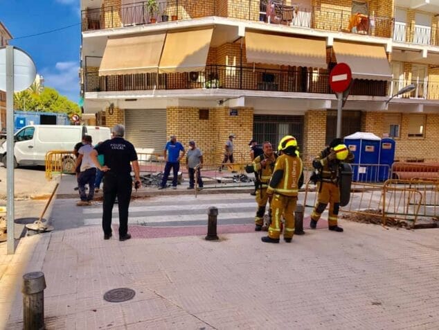 Imagen: Trabajan en la reparación de la fuga