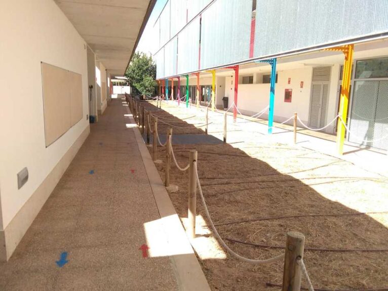Zona exterior del colegio Arenal de Xàbia