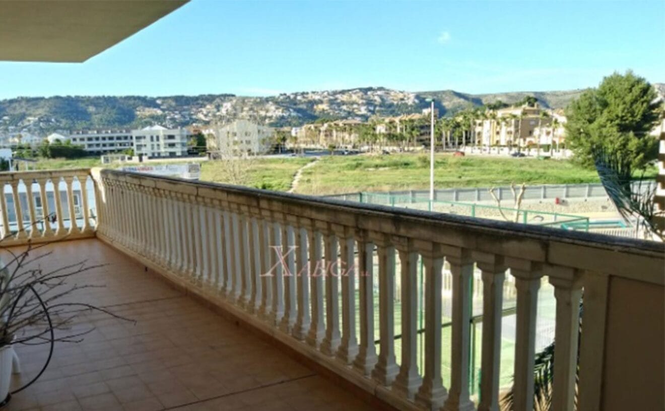 Balaustrada de una de las terrazas de un apartamento tríplex en Jávea - Xabiga Inmobiliaria