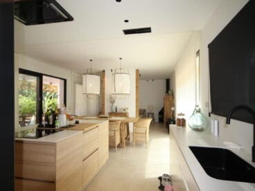 Cocina de un chalet de nueva construcción en venta en Jávea – Atina Inmobiliaria