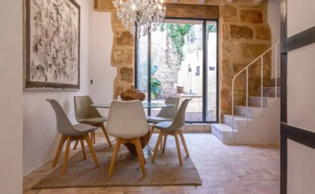 Imagen: Comedor de una casa de pueblo en venta en el centro de Xàbia - MORAGUESPONS Mediterranean Houses