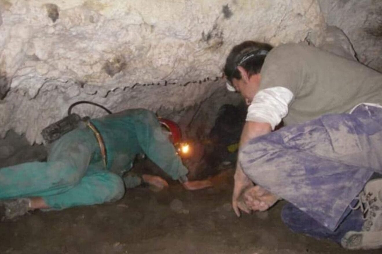 Interior de la Cova del Montgó (Imagen: Centre Excursionista de Xàbia)