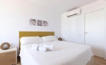 Dormitorio de un apartamento de vacaciones en Jávea – Quality Rent a Villa