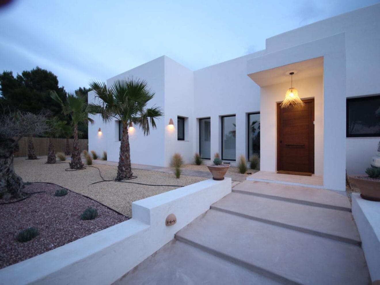 Exterior de un chalet de nueva construcción en venta en Jávea - Atina Inmobiliaria