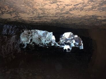 Formación de las rocas desde el interior de la cueva