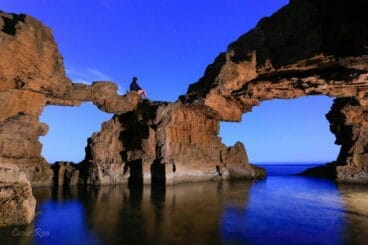 Formaciones en las rocas de la Cova Tallada – | César Roa