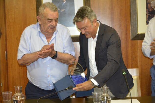 Imagen: Homenaje del Ayuntamiento a Manolo en 2019