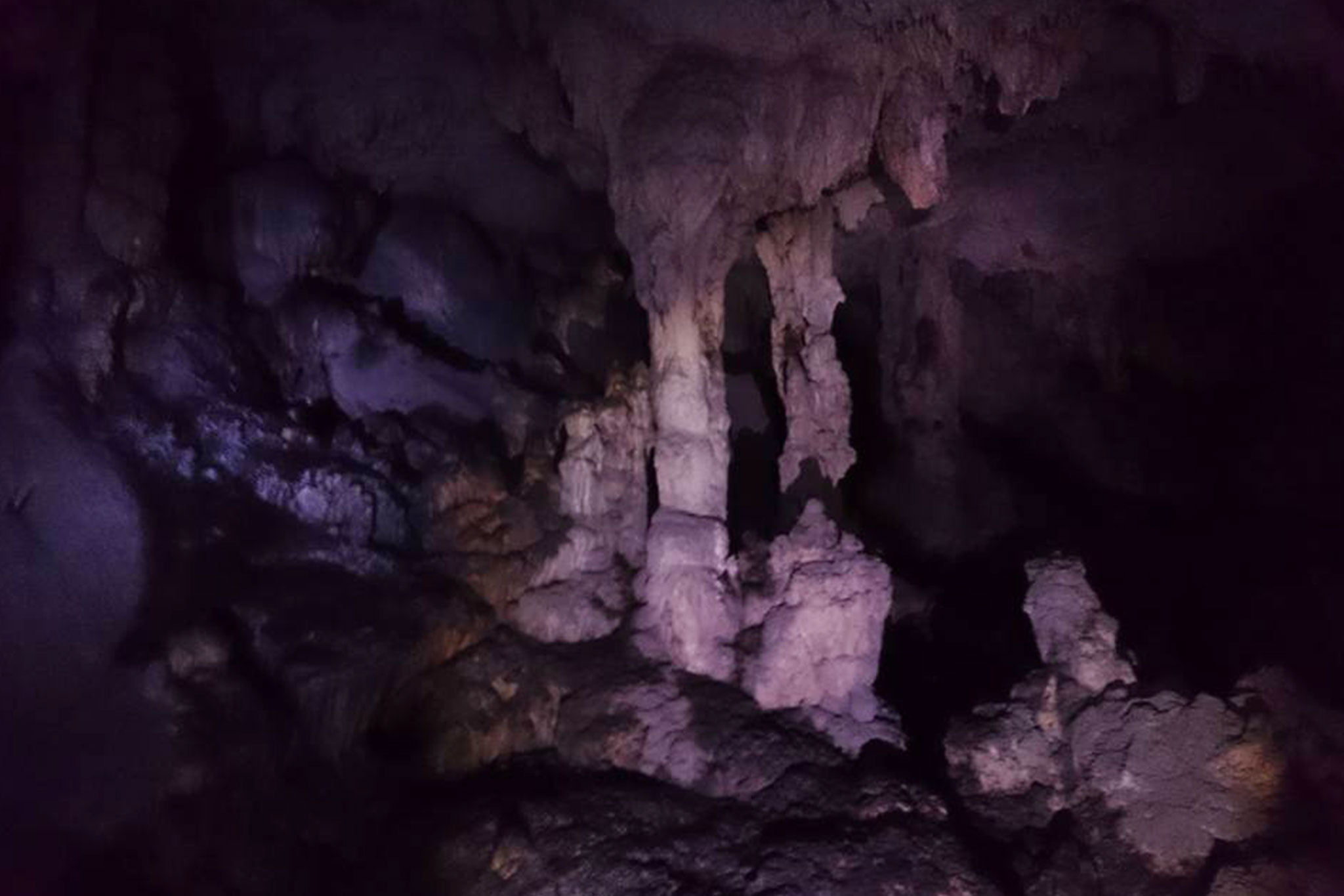Interior sin iluminar de la Cova del Montgó (Imagen: Miguel Ángel Mayans)