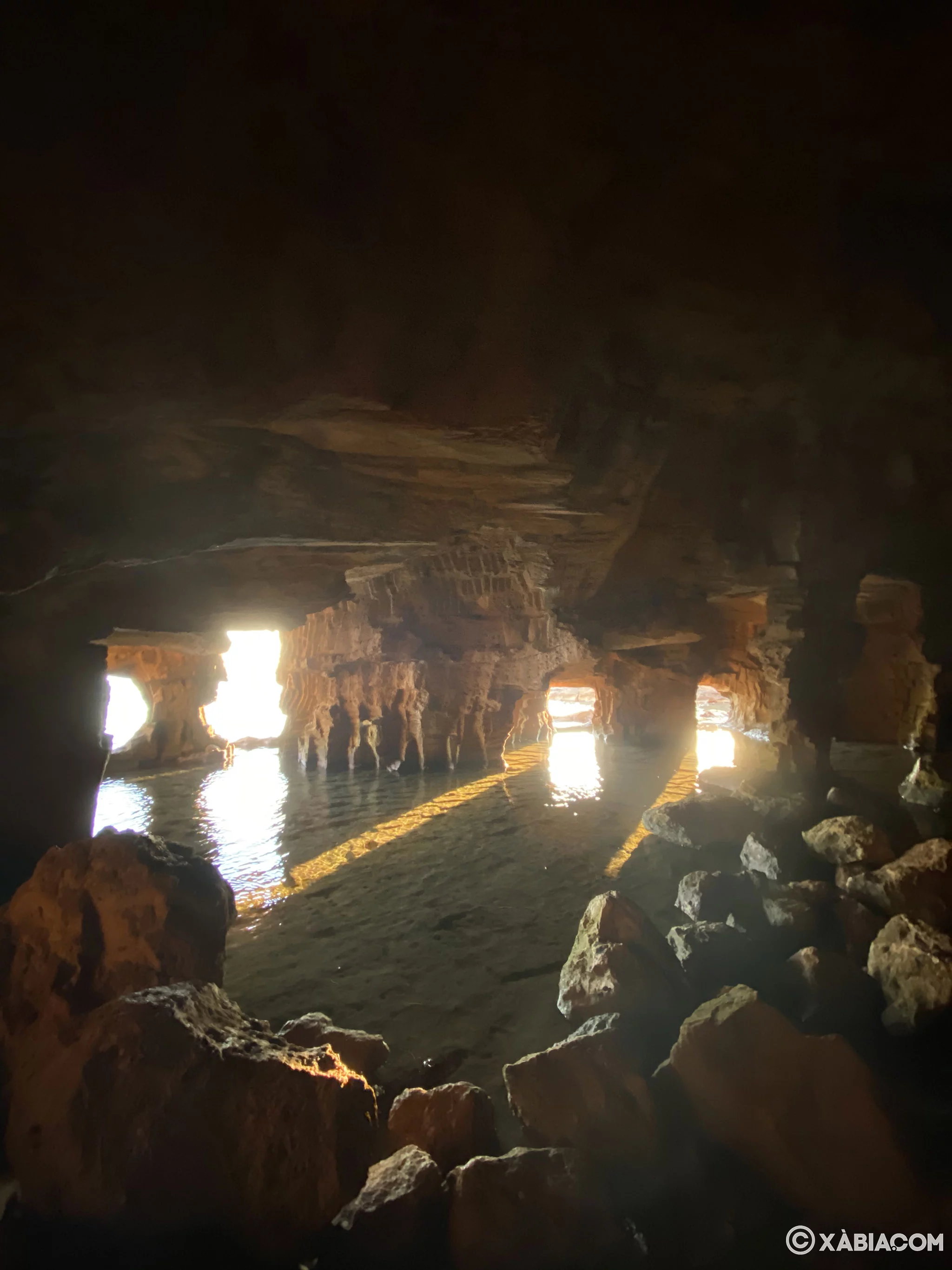 Interior de la Cova Tallada