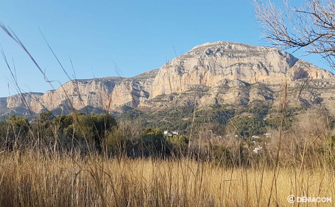 La cara sur del Montgó