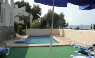 Piscina de un chalet en venta en Jávea – Terramar Costa Blanca