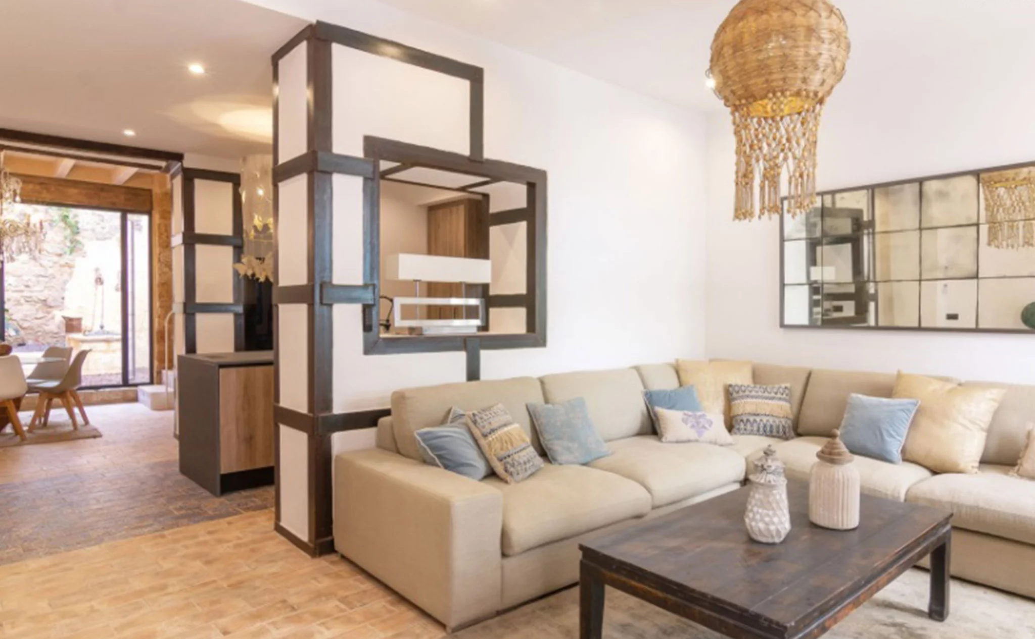 Salón de una casa de pueblo en venta en el centro de Xàbia – MORAGUESPONS Mediterranean Houses